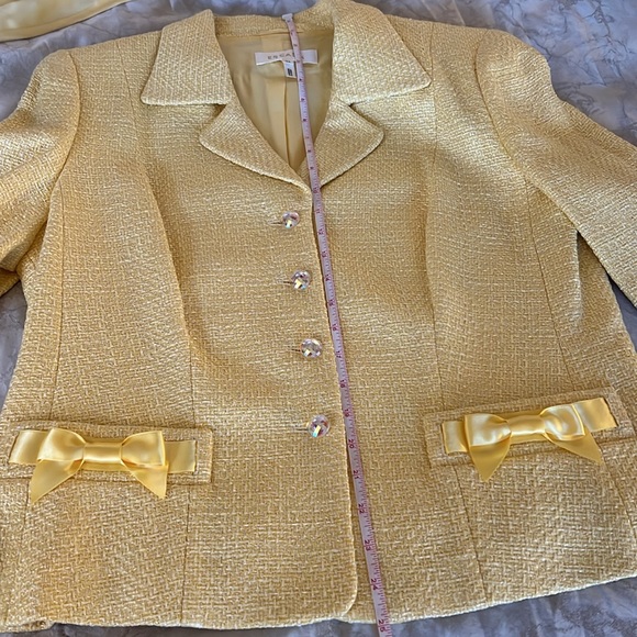 ESCADA 3 piece tweed jacket skirt & silk top 🥂 - Picture 12 of 16